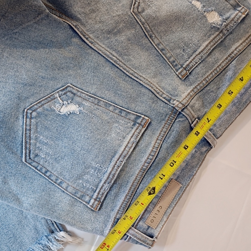 Cello Distressed Light Wash Wide Leg Jeans Size 7 Frayed Hem Ripped Denim - Picture 8 of 10